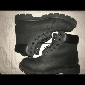 Black 6 inch timberlands.